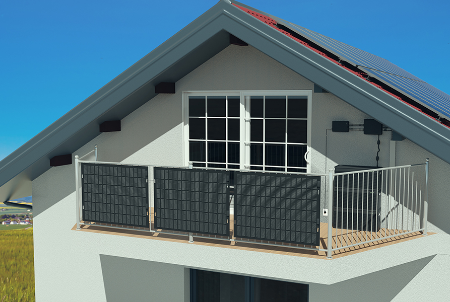 Wenig Platz, effektiv nutzen Balkon mit Photovoltaikanlagen am Balkongeländer